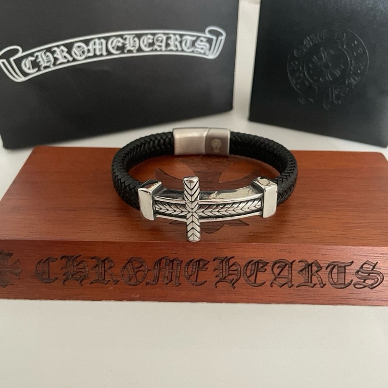 Ch*0me He**ts necklaces